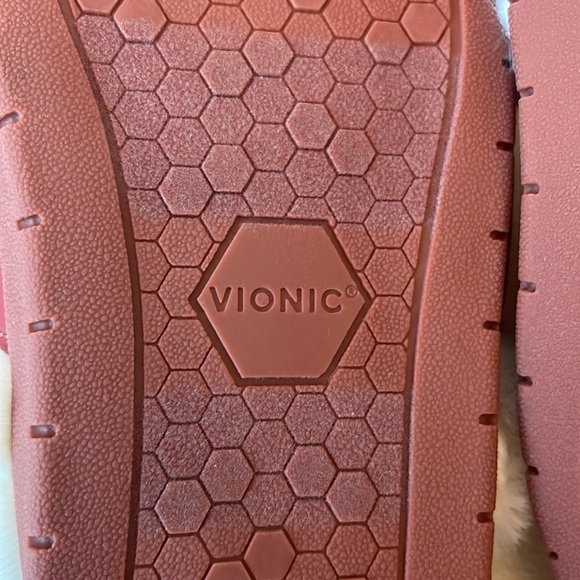 Vionic Josephine Dusty Cedar Puffy Nylon Shearling Lined Slipper - New - Picture 7 of 7